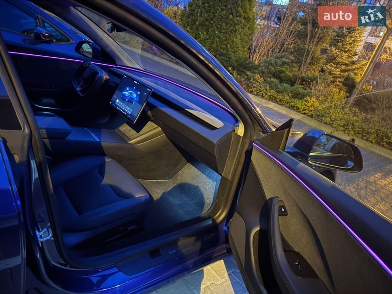 Седан Tesla Model 3 2025 в Киеве