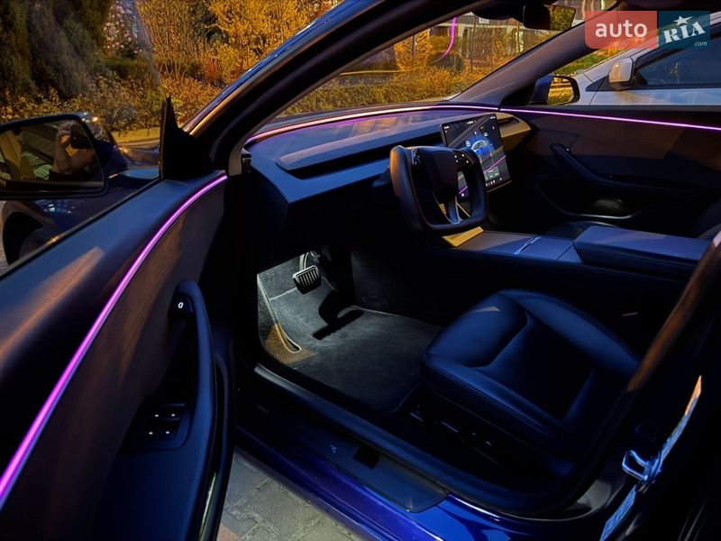 Седан Tesla Model 3 2025 в Киеве