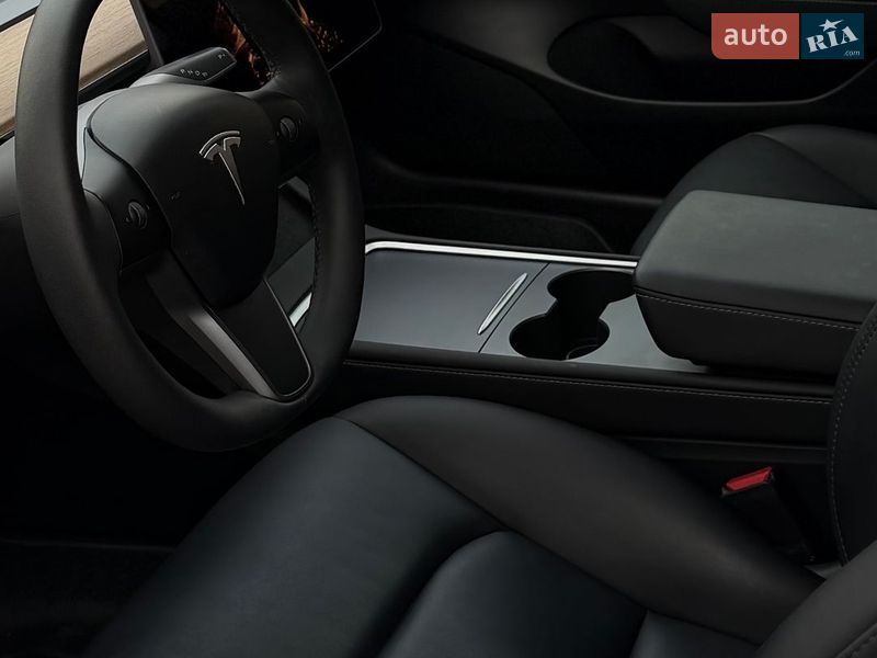 Седан Tesla Model 3 2023 в Киеве