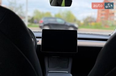 Седан Tesla Model 3 2023 в Киеве