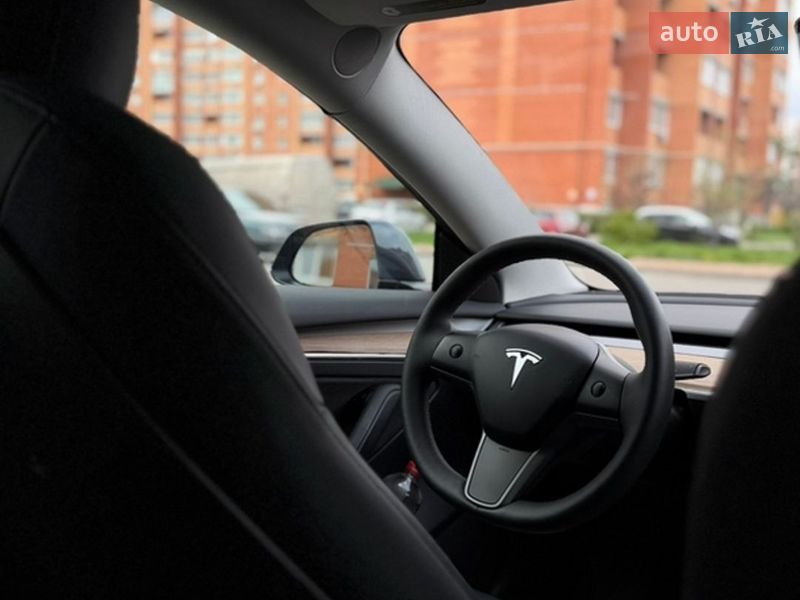 Седан Tesla Model 3 2023 в Киеве