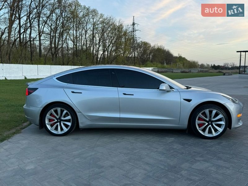 Седан Tesla Model 3 2018 в Луцьку