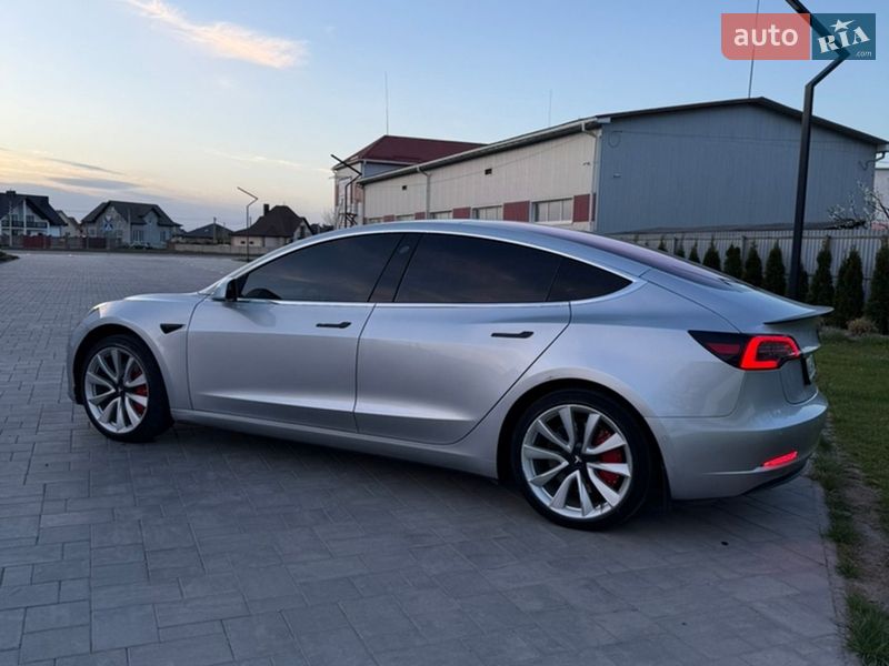 Седан Tesla Model 3 2018 в Луцьку