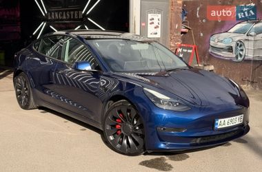 Седан Tesla Model 3 2023 в Киеве