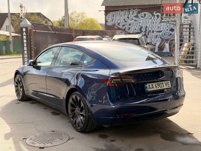 Седан Tesla Model 3 2023 в Киеве