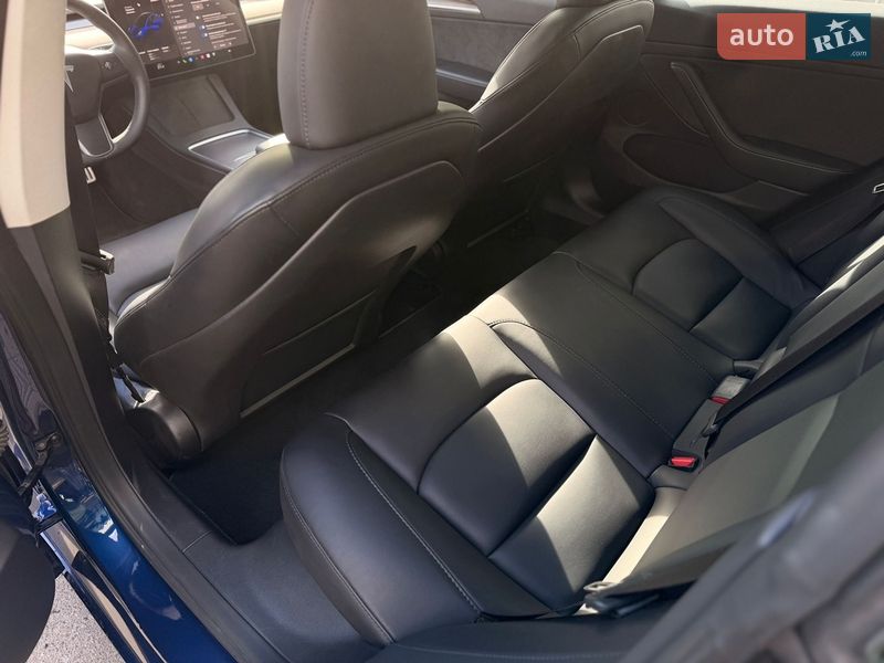 Седан Tesla Model 3 2023 в Киеве