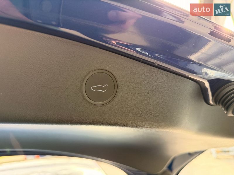 Седан Tesla Model 3 2023 в Киеве