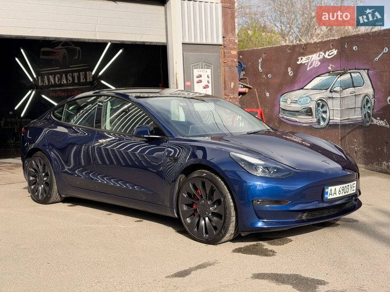 Седан Tesla Model 3 2023 в Киеве