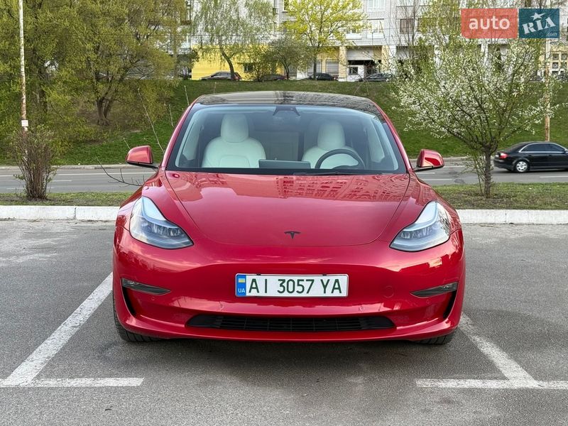 Седан Tesla Model 3 2021 в Киеве