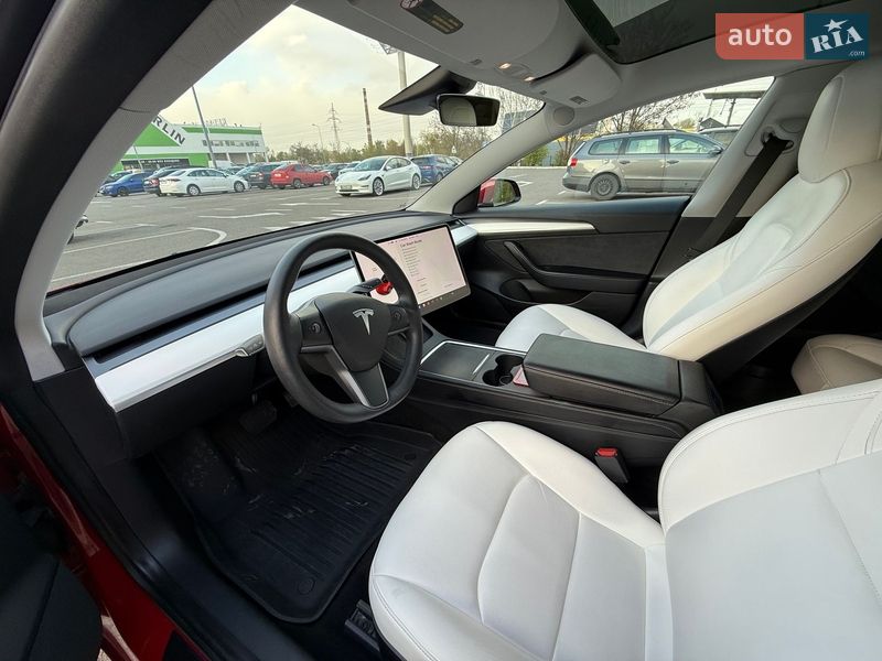 Седан Tesla Model 3 2021 в Киеве