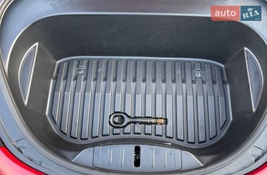 Седан Tesla Model 3 2021 в Киеве