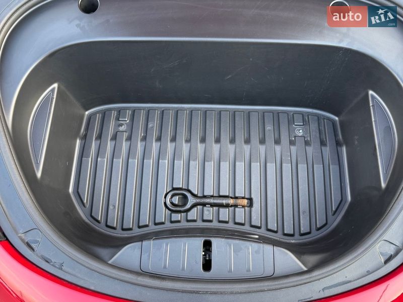Седан Tesla Model 3 2021 в Киеве