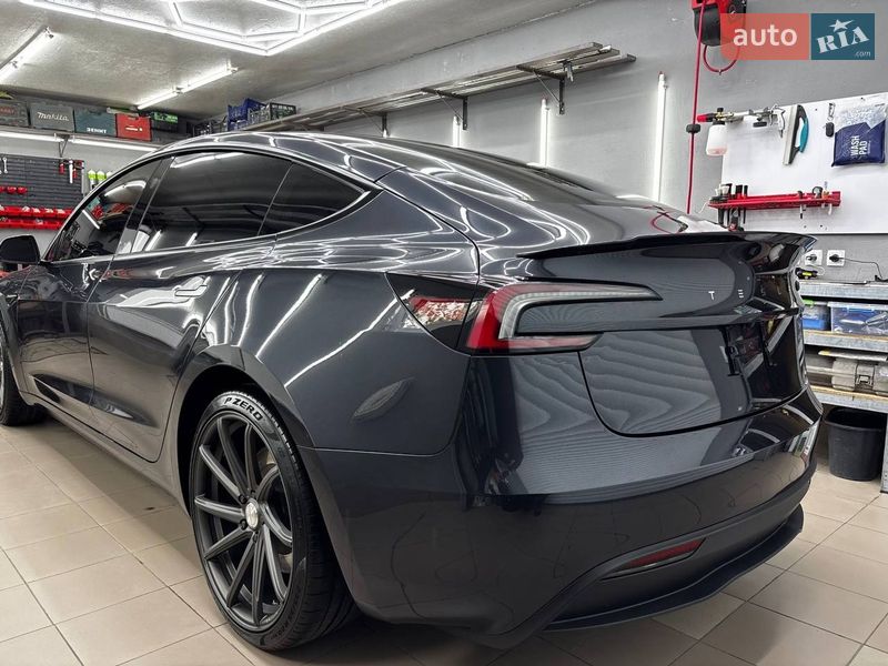 Седан Tesla Model 3 2024 в Черноморске