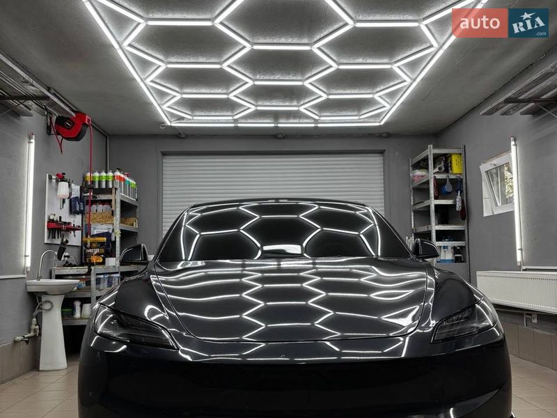 Седан Tesla Model 3 2024 в Черноморске