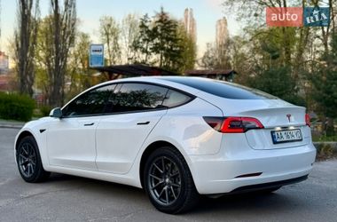 Седан Tesla Model 3 2021 в Киеве