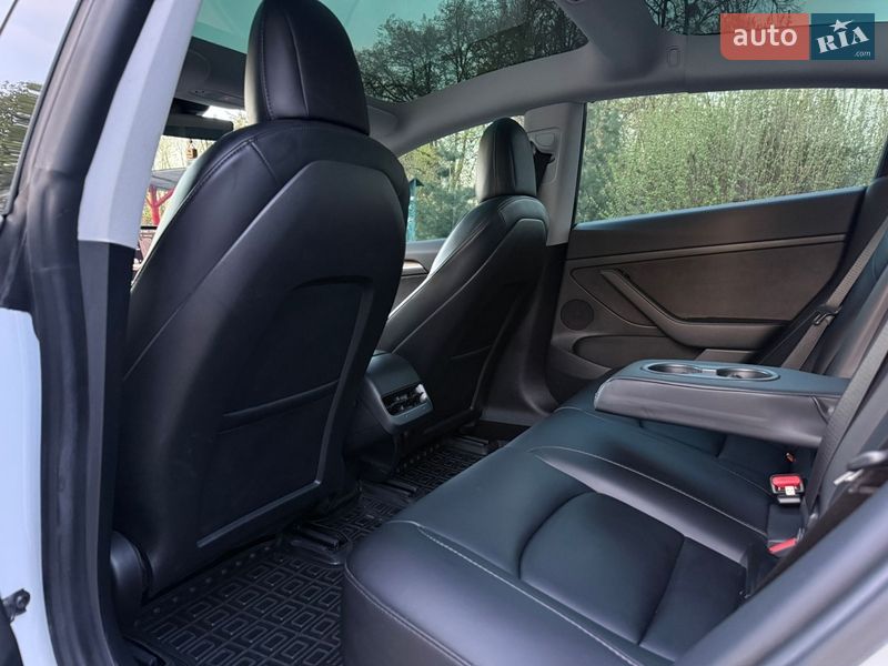Седан Tesla Model 3 2021 в Киеве