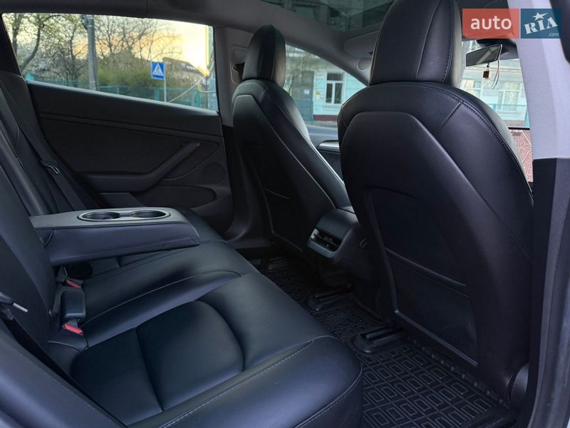 Седан Tesla Model 3 2021 в Киеве