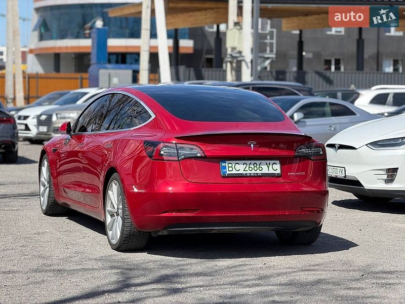 Седан Tesla Model 3 2020 в Львове