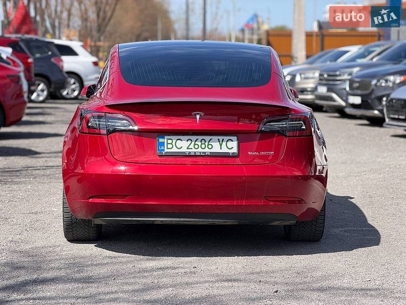 Седан Tesla Model 3 2020 в Львове