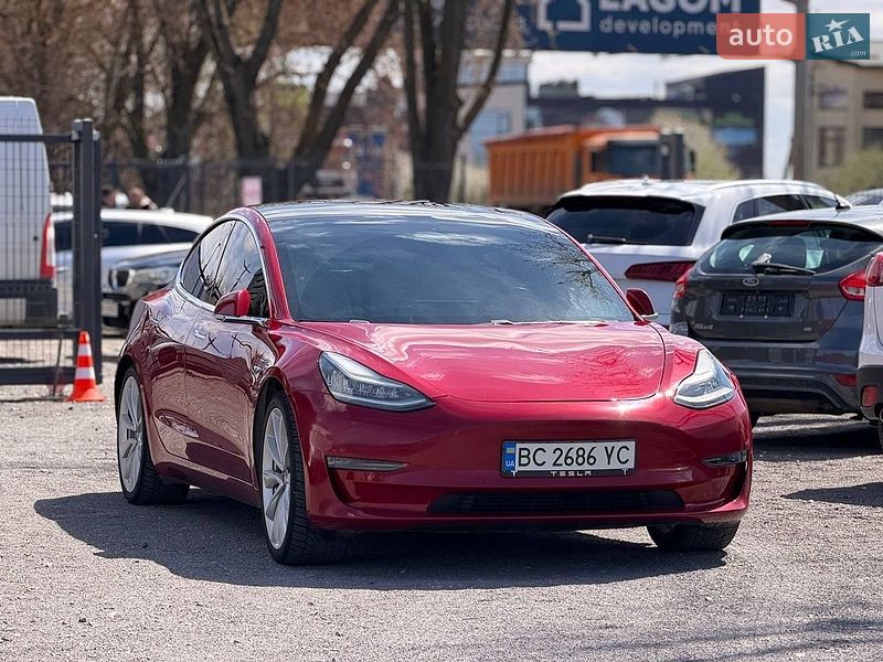 Седан Tesla Model 3 2020 в Львове