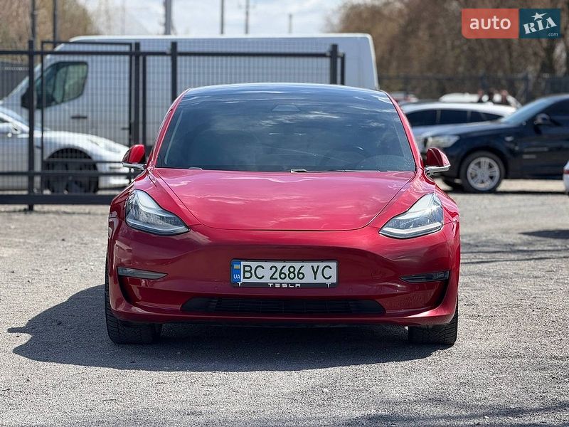 Седан Tesla Model 3 2020 в Львове