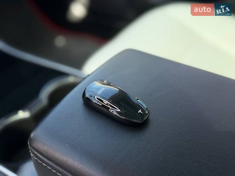Седан Tesla Model 3 2020 в Львове
