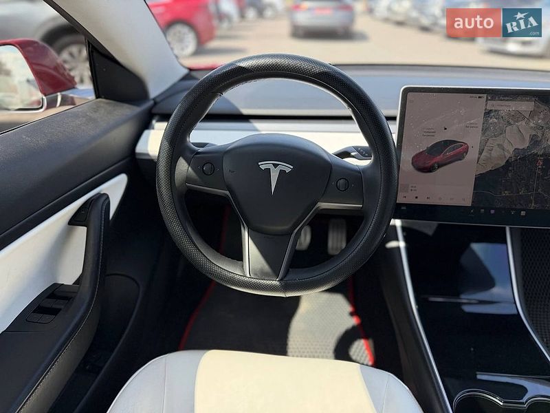 Седан Tesla Model 3 2020 в Львове