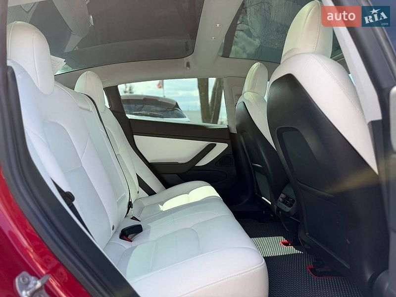 Седан Tesla Model 3 2020 в Львове