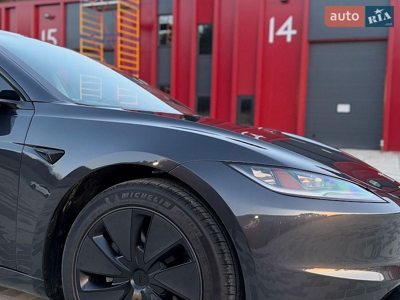 Седан Tesla Model 3 2024 в Львове