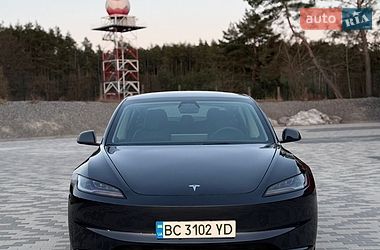 Седан Tesla Model 3 2024 в Львове