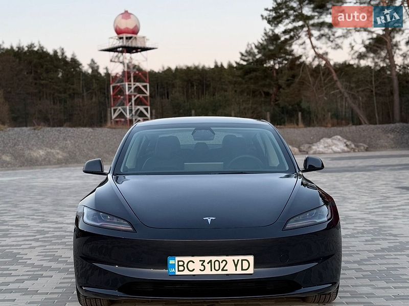 Седан Tesla Model 3 2024 в Львове