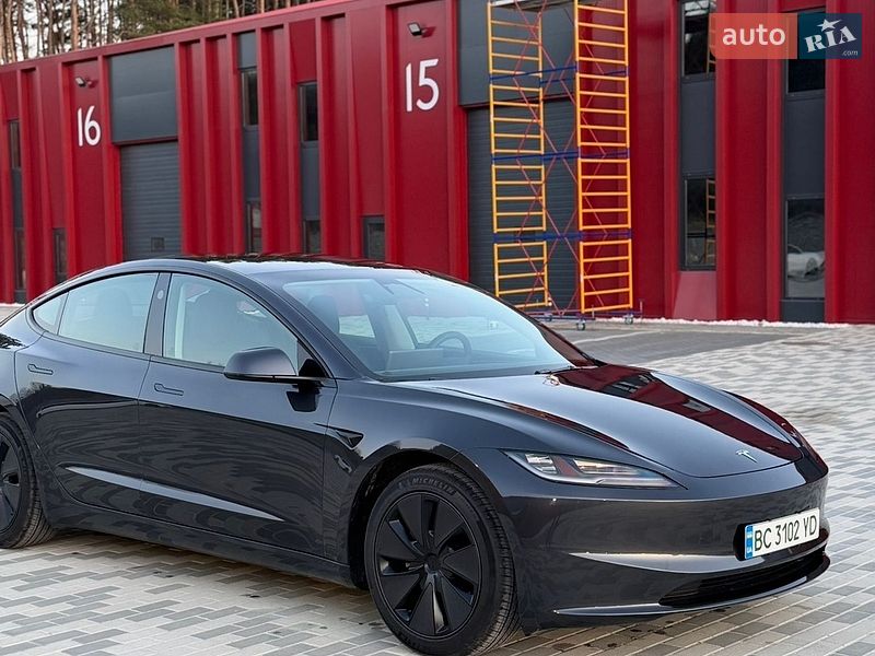 Седан Tesla Model 3 2024 в Львове