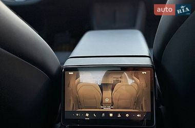 Седан Tesla Model 3 2024 в Львове