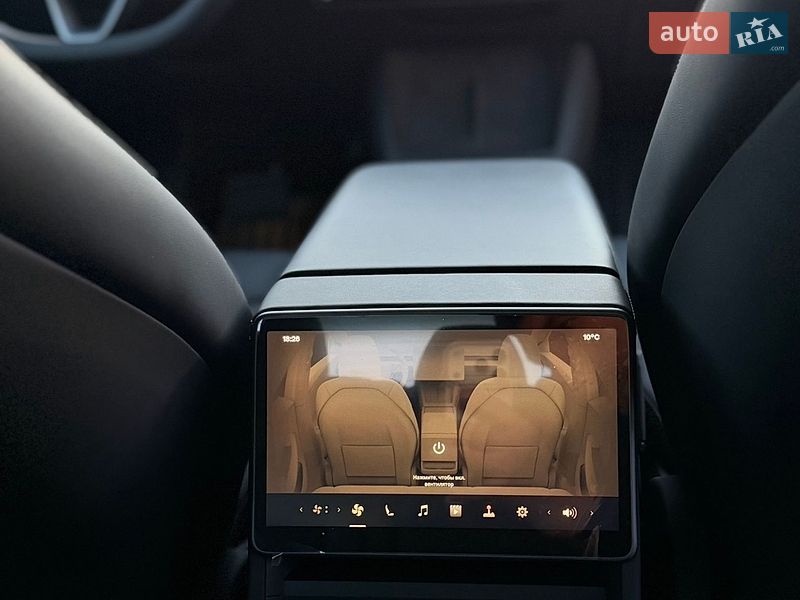 Седан Tesla Model 3 2024 в Львове