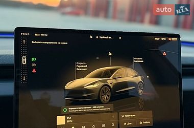 Седан Tesla Model 3 2024 в Львове