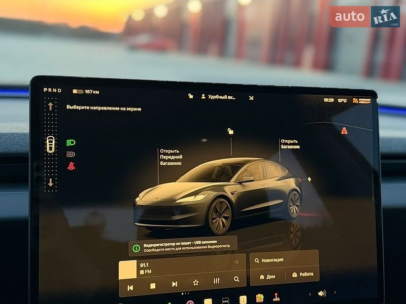 Седан Tesla Model 3 2024 в Львове