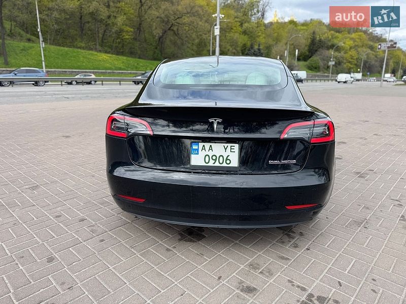 Седан Tesla Model 3 2022 в Киеве