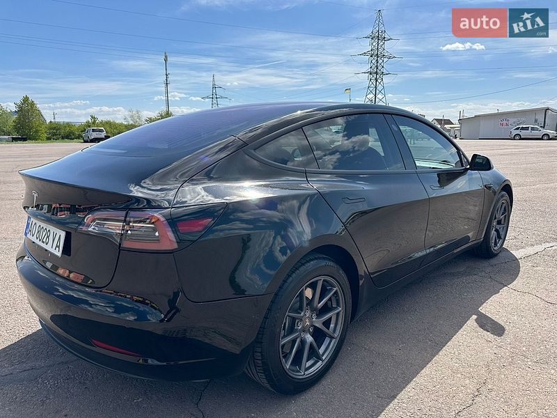 Седан Tesla Model 3 2018 в Ужгороді