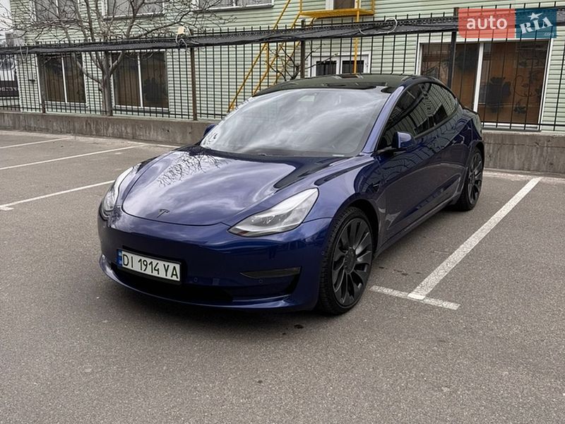 Седан Tesla Model 3 2021 в Киеве
