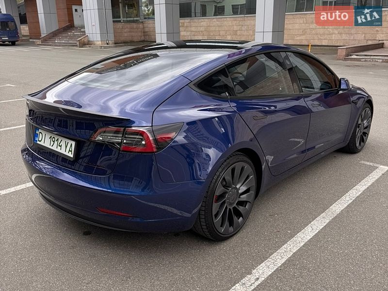 Седан Tesla Model 3 2021 в Киеве