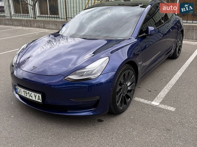 Седан Tesla Model 3 2021 в Киеве