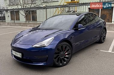 Седан Tesla Model 3 2021 в Киеве