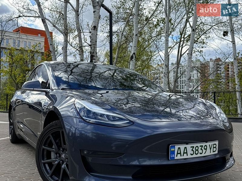 Седан Tesla Model 3 2019 в Киеве