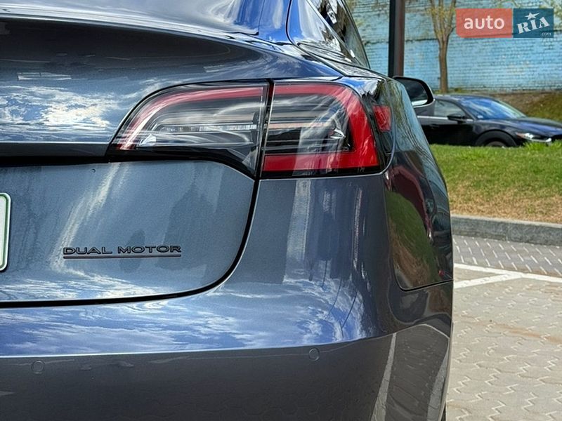 Седан Tesla Model 3 2019 в Киеве