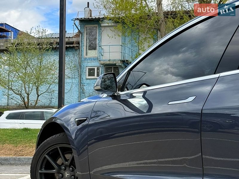 Седан Tesla Model 3 2019 в Киеве