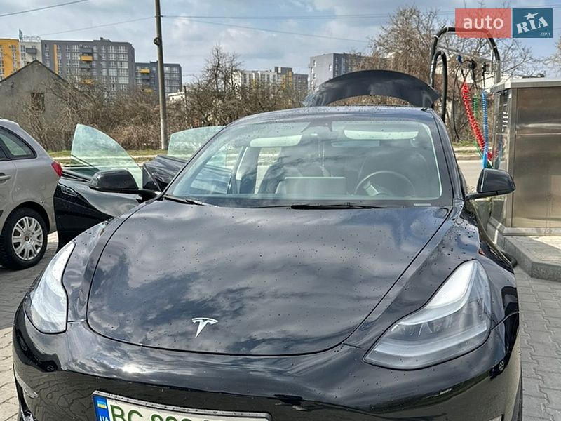 Tesla Model 3 2022