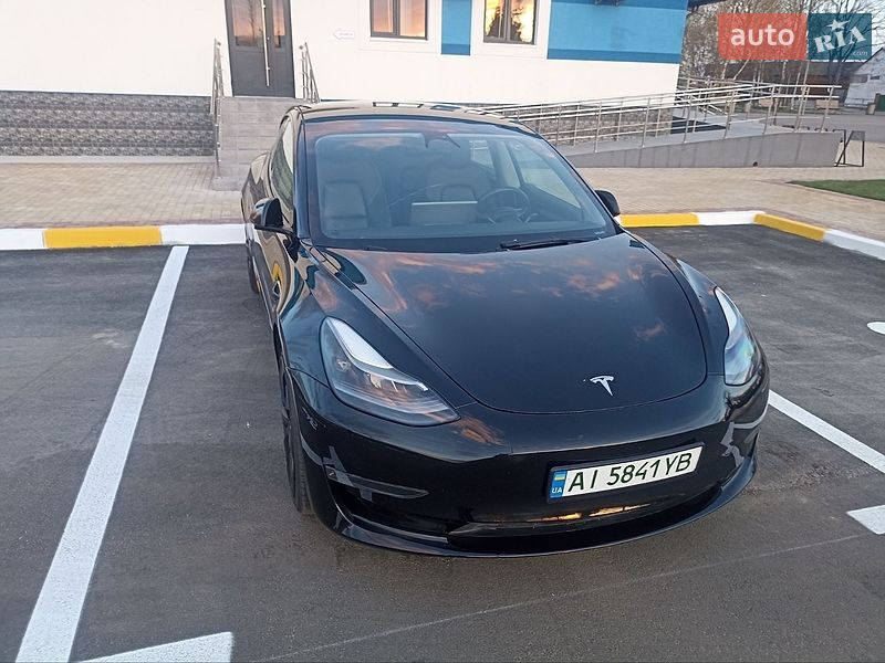 Седан Tesla Model 3 2022 в Буче