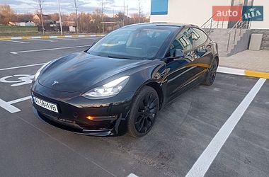 Седан Tesla Model 3 2022 в Буче