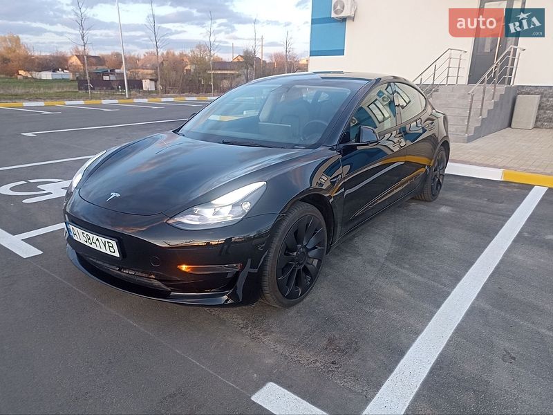 Седан Tesla Model 3 2022 в Буче