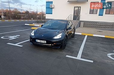 Седан Tesla Model 3 2022 в Буче